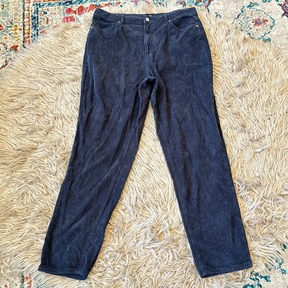 BDG Mom High Rise Corduroy pants size 32